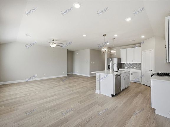 3rd image of 811 London Town Ln