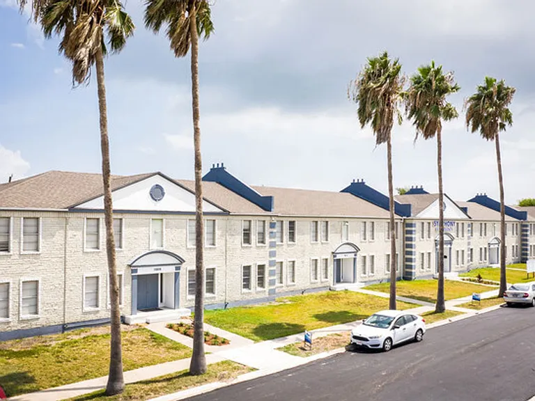 5808 S Alameda St — Photo 14