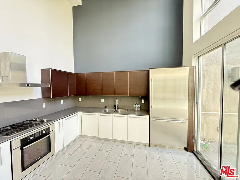 807 Huntley Dr — Photo 4