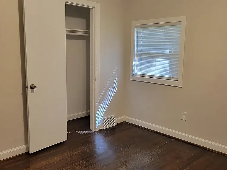 510 Hilderbrand Dr — Photo 12