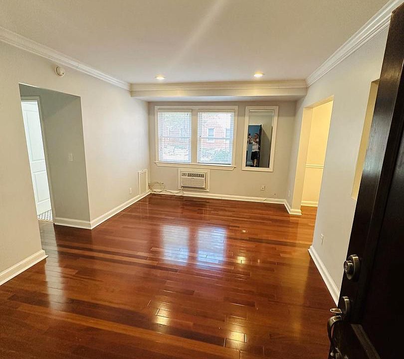 1st image of 922 S Washington St APT 112