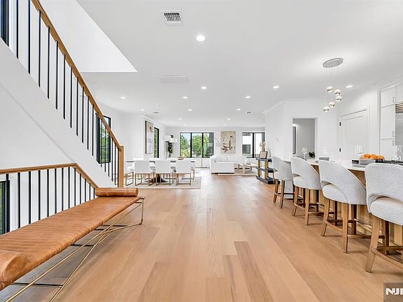 2nd image of 2 Skye Dr