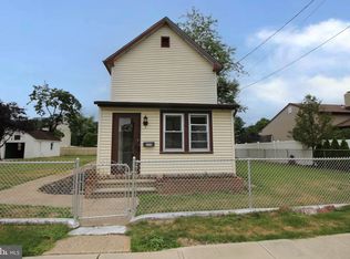 555 6th St, Roebling, NJ 08554