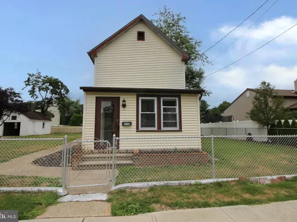 555 6th St, Roebling, NJ 08554