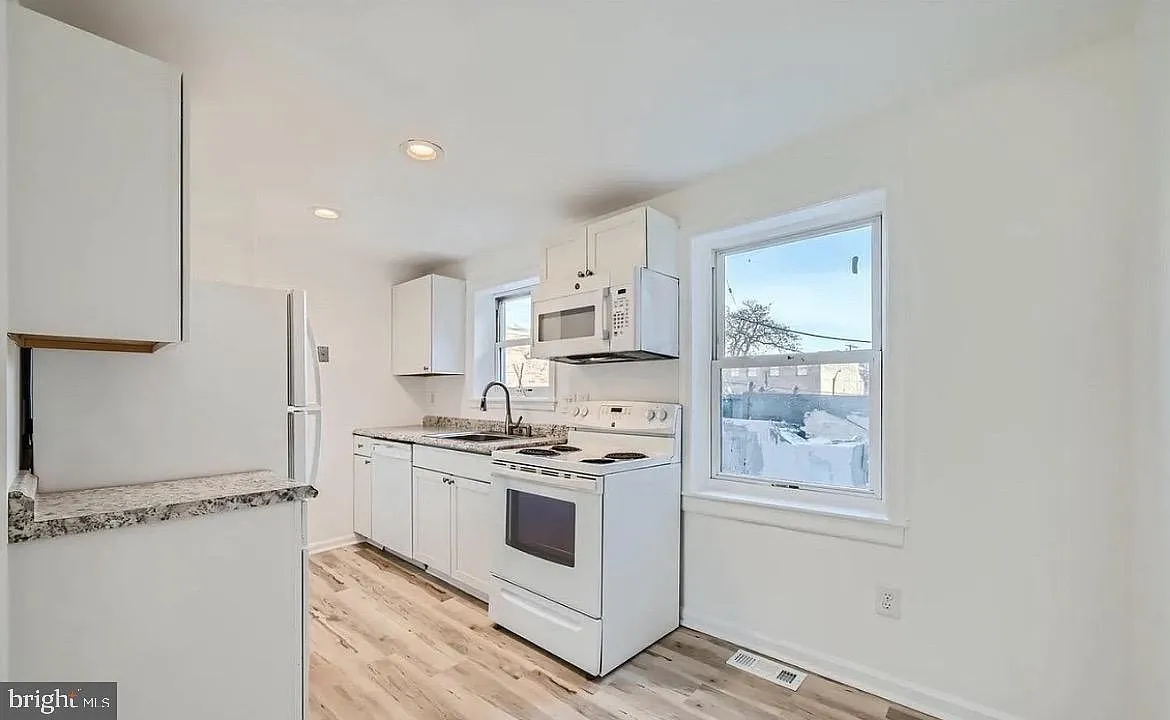 2 bed, $1,300 — Photo 2