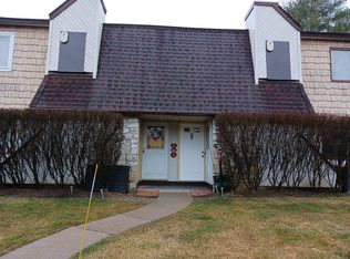 81 Pointe Cir S, Coram, NY 11727