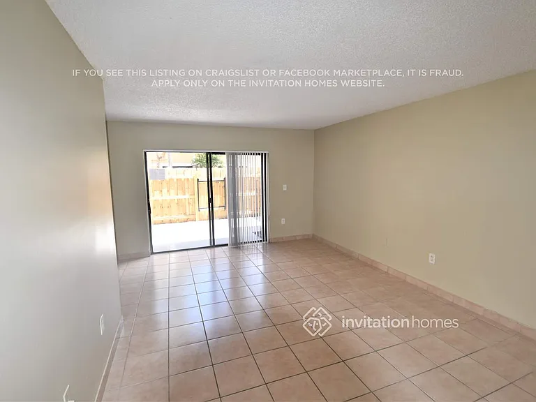 9489 Palm Cir N #9489 — Photo 2