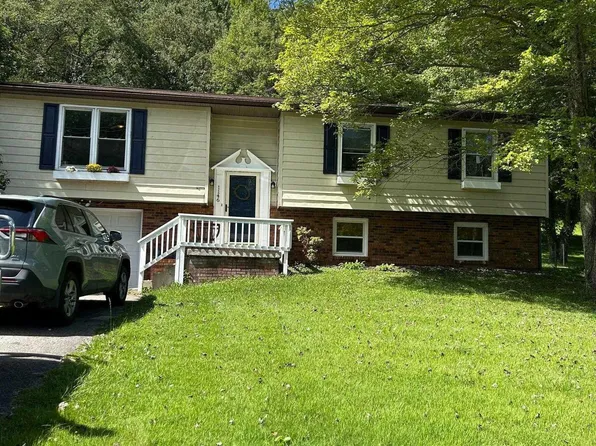 1146 Shawnee Dr, Buckhannon, WV 26201
