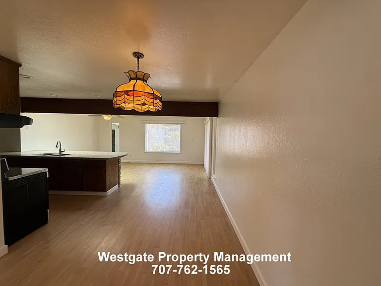 1336 Marian Way — Photo 7