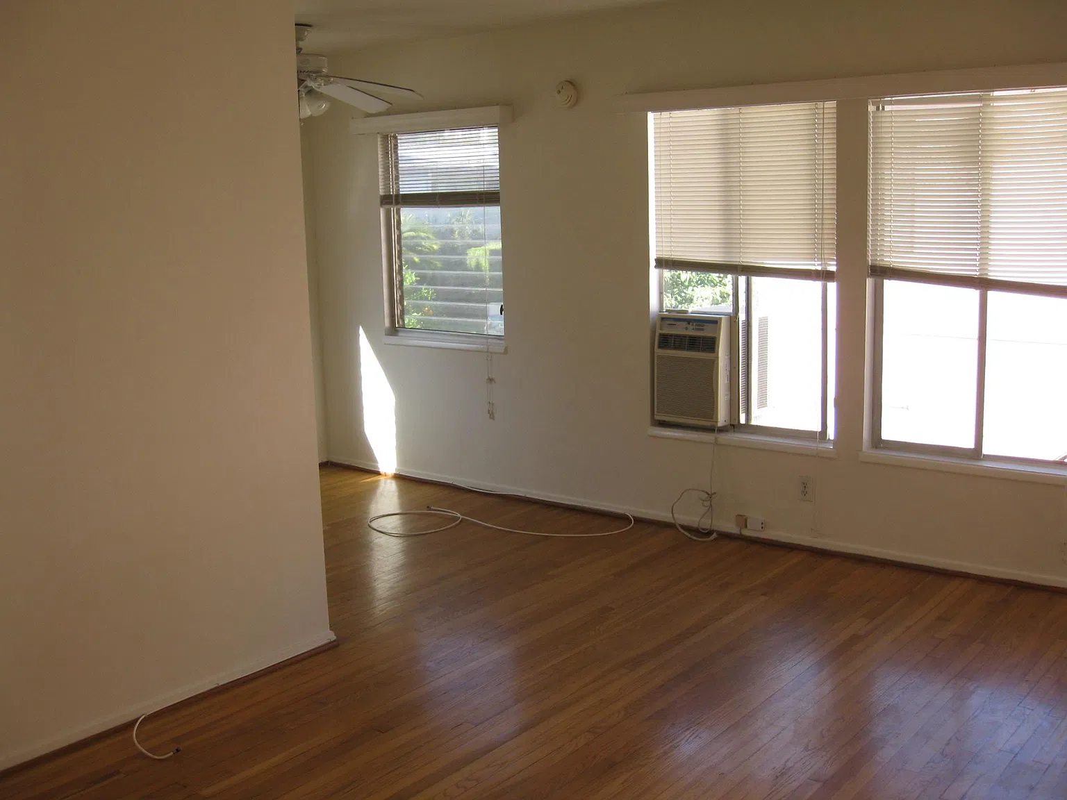 1248 Barry Ave — Photo 2