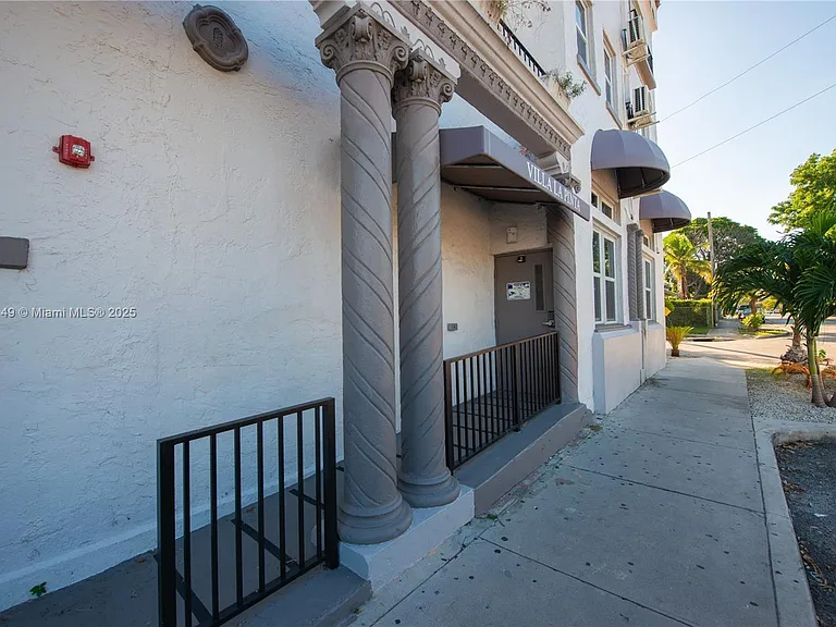 500 SW 6th Ct #104 — Photo 20