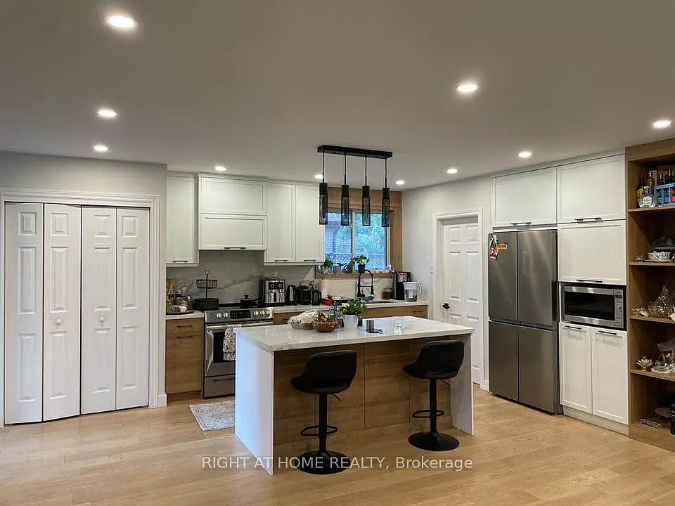 3 bed, $2,850 — Photo 2