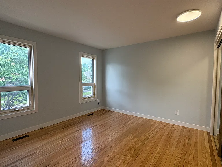 64 Riverton Ave — Photo 8