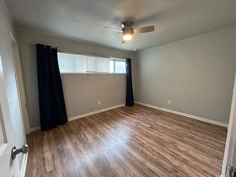2506 Mecom Dr — Photo 7