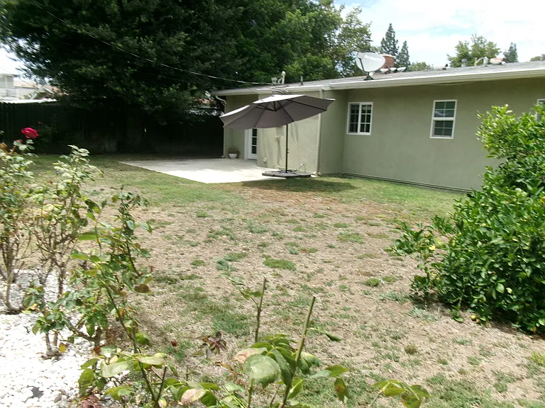 22942 Leadwell St — Photo 16