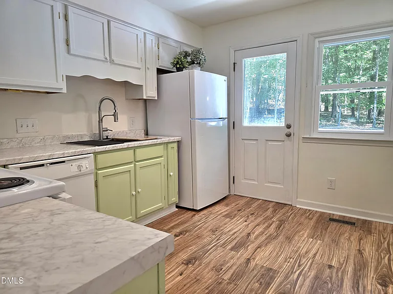 223 Forbush Mountain Dr — Photo 7