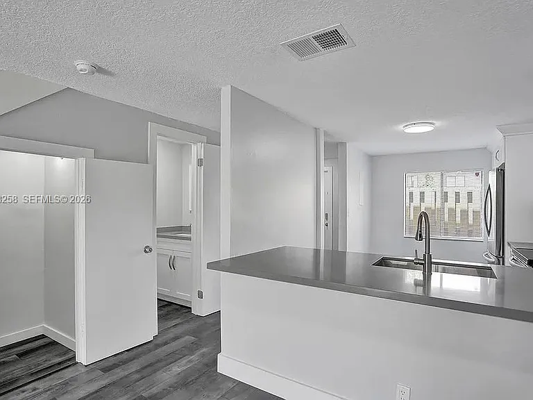 5084 S University Dr — Photo 6