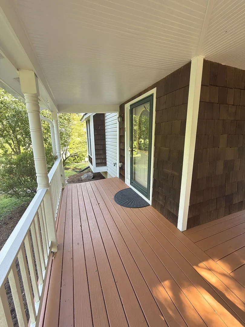 Charming 2 Bed 1.5 Bath Home For Rent In Round Hill — Photo 3