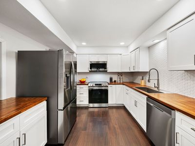 9810 Amberton Pkwy, Dallas, TX, 75243