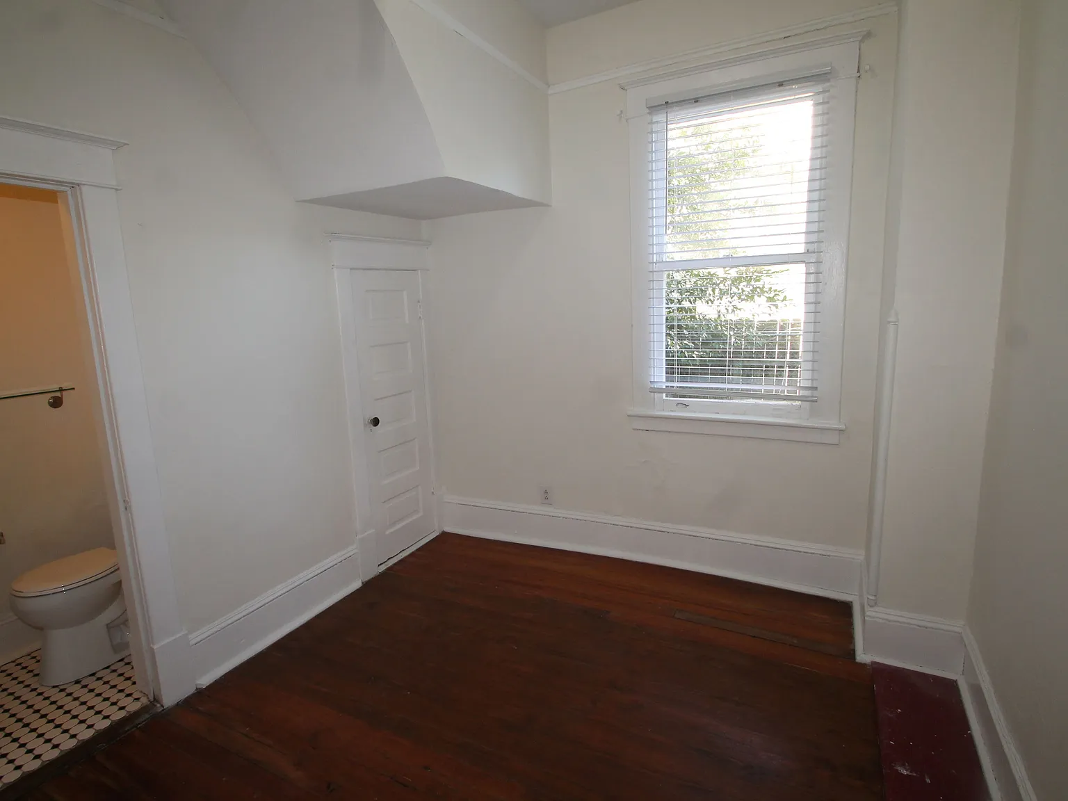 1 bed, 1.5 bath, 1020 sqft, $1,400 — Photo 4