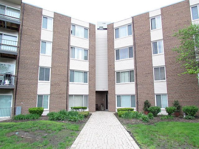 1st image of 140 W Wood St Unit 416