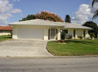 332 Oakwood Cir, Englewood, FL 34223