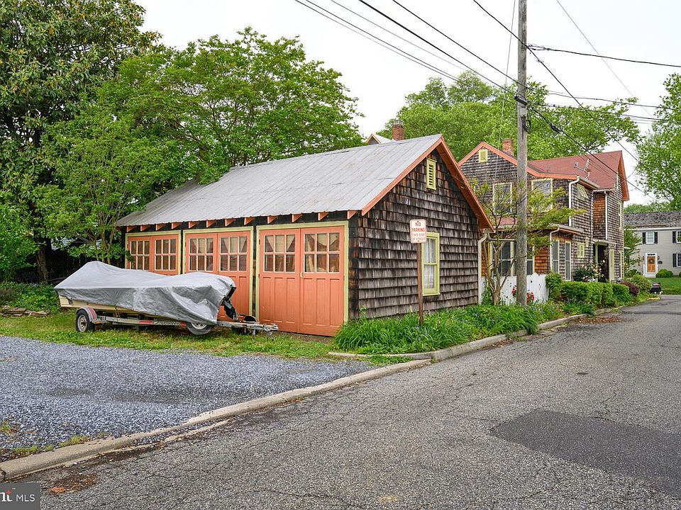 2nd image of 213 N Queen St