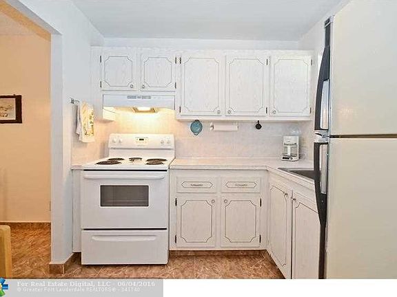 5th image of 2850 W Sunrise Lakes Dr #105
