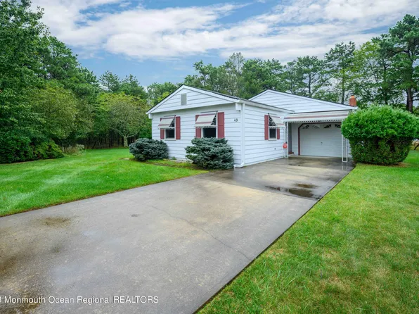 49 Normanton Court, Toms River, NJ 08757