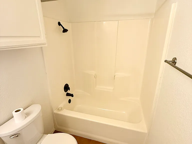 508 Algerita Dr #B — Photo 7