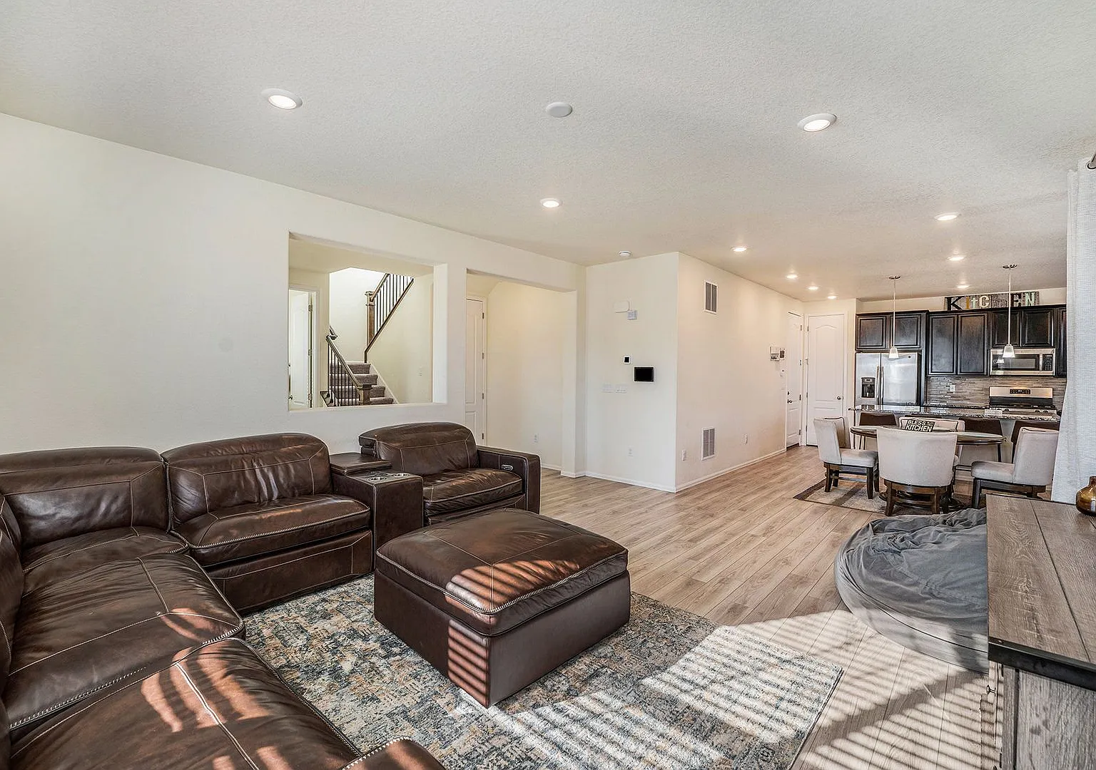 Beautiful Home in Sterling Ranch — Photo 4