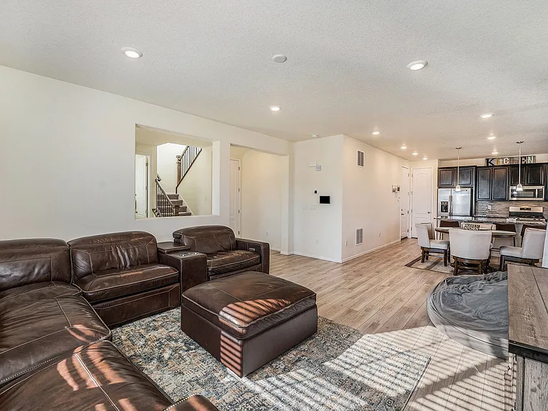 9707 Bennett Peak St — Photo 4