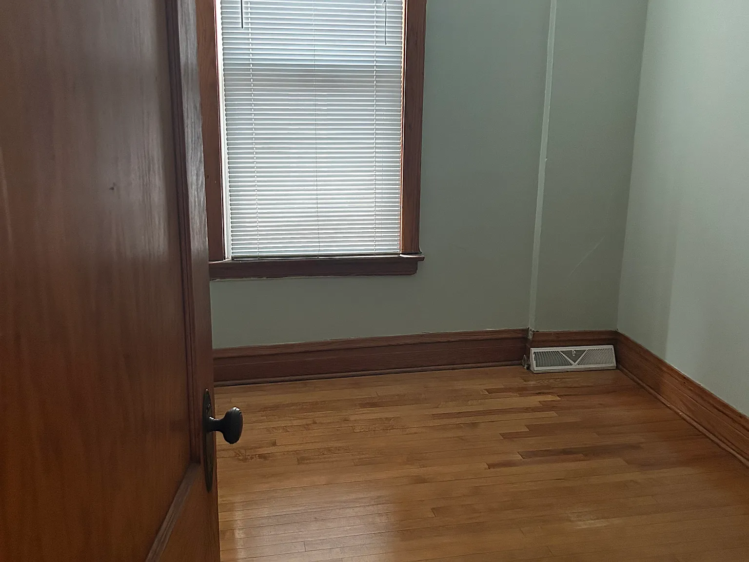 2 bed, 1300 sqft, $2,300 — Photo 4