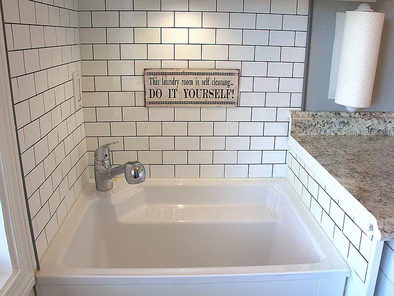 Laundry sink