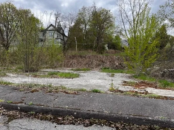 85-85 Fairmount St, Fitchburg, MA 01420