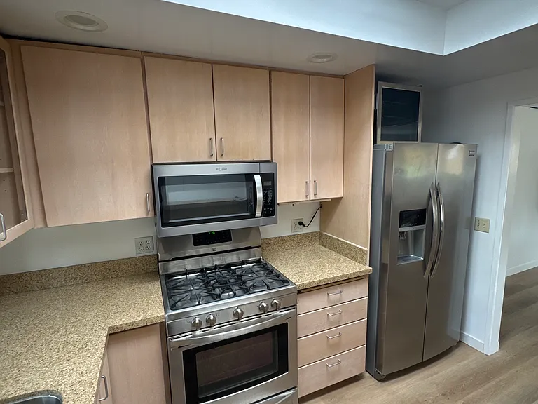 653 Pier Ave #3 — Photo 27