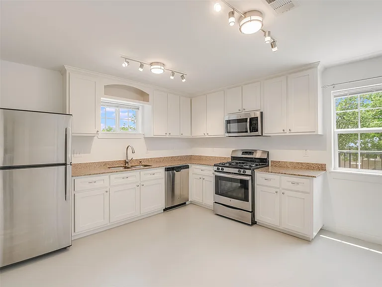 2200 Rosewood Ave #D — Photo 9