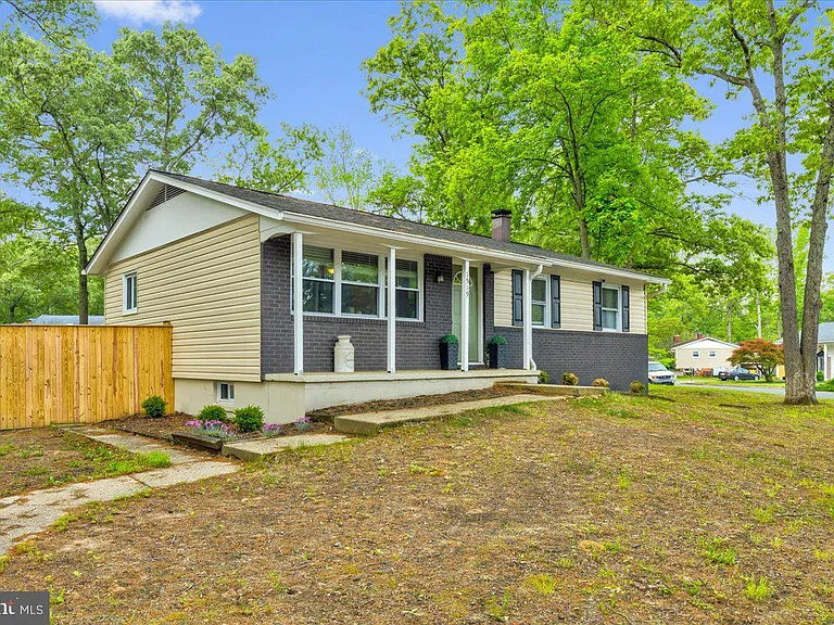 1519 Manor View Rd — Photo 3