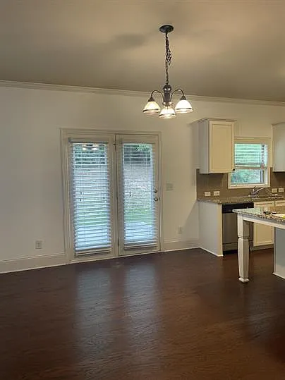 765 Westmoreland Ln — Photo 7