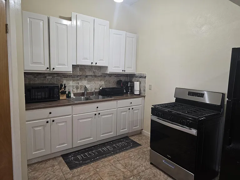 27 Lowry Hill Est #B — Photo 8