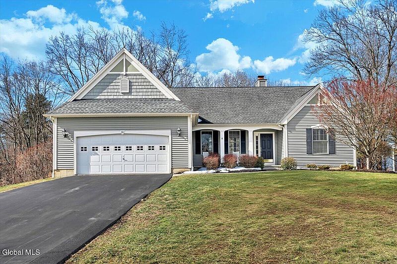 2nd image of 31 Summerfield Circle