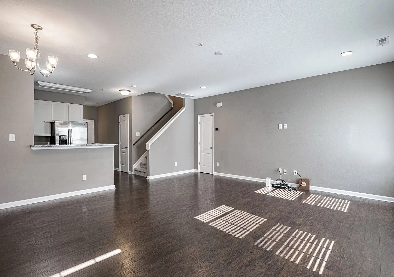 3 bed, 2.5 bath, 1947 sqft, $3,000 — Photo 2