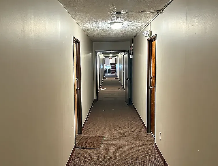 E Curtis St — Photo 11