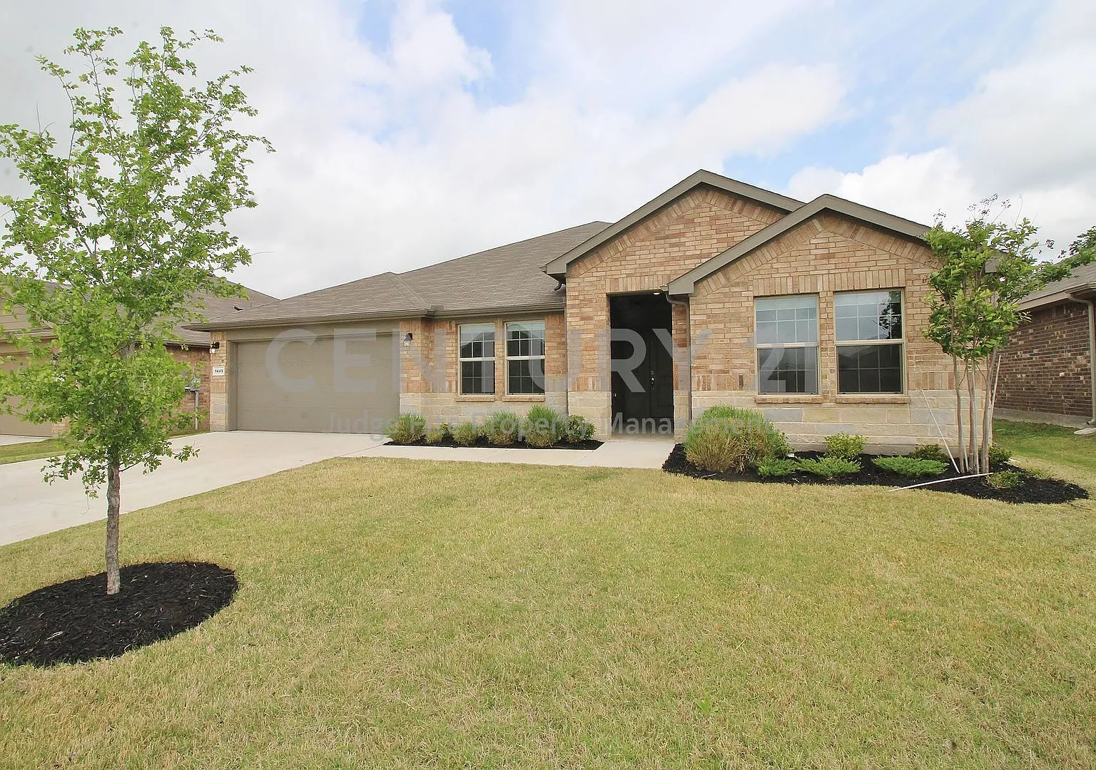 Leasing Speciall - $500.00 Off Your 2nd Months Rent Lovely 4/2/2 In Burleson For Rent! — Photo 1