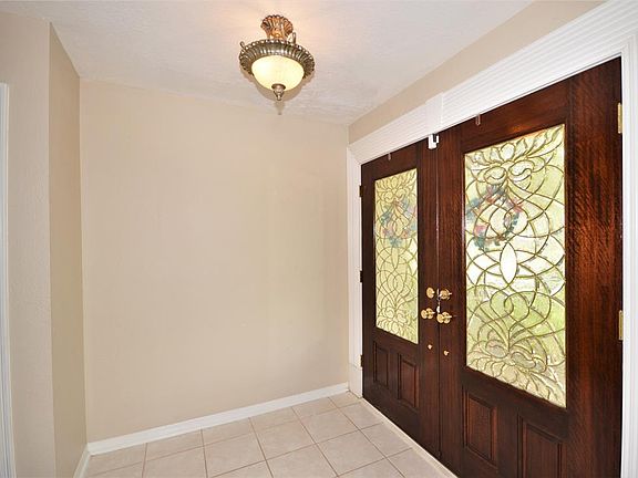 3rd image of 15711 Crestbrook Dr