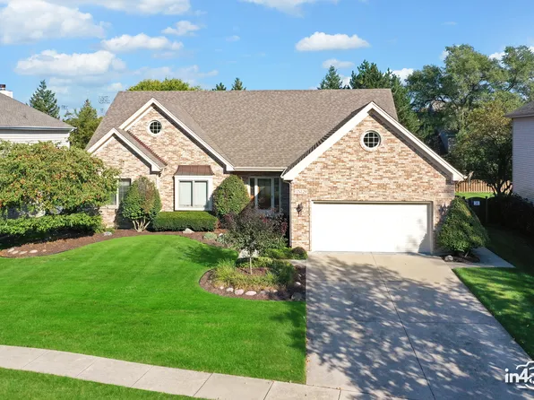 1N129 Wheatberry Dr, Carol Stream, IL 60188