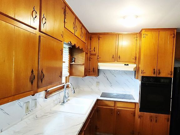 4th image of 965 Laurel St