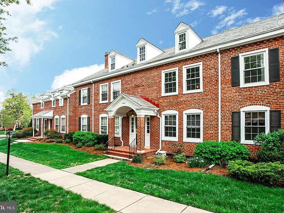 Fairlington Mews in the spring