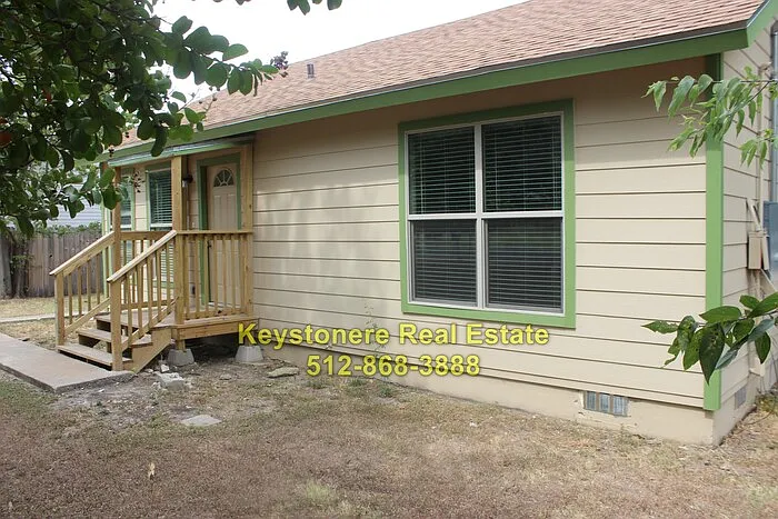 501 N Lampasas St — Photo 26