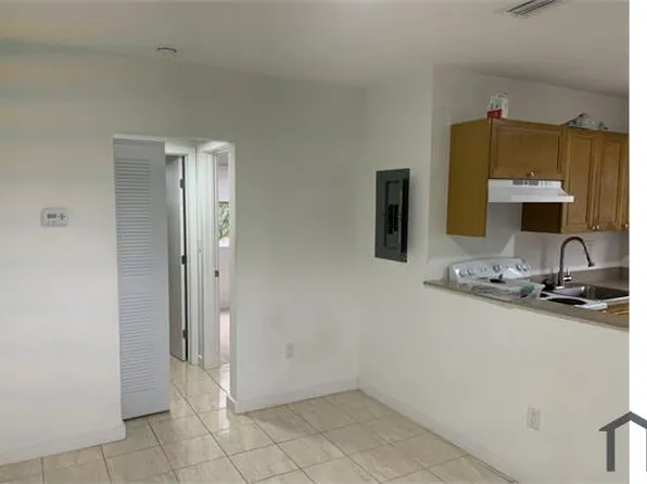 1130 NW 62nd St APT 9, Miami, FL 33150